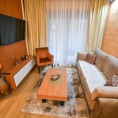 Lux U Pekovic 아파트